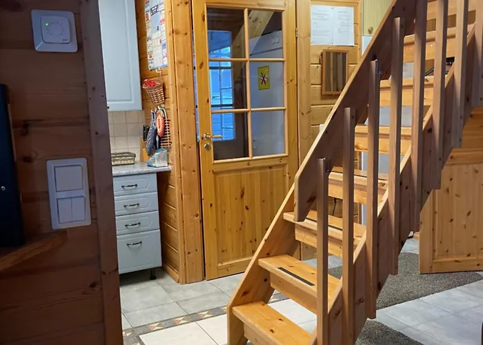 Yllaestoelli 2 D, Aekaeslompolo * 콜라리