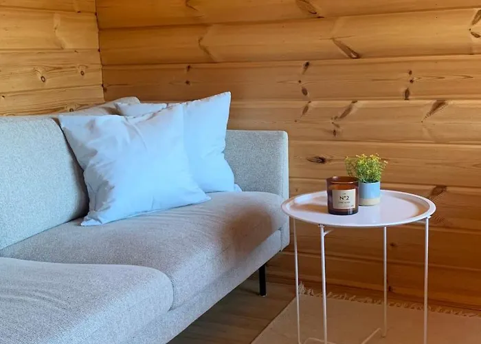 Yllaestoelli 2 D, Aekaeslompolo 아파트 콜라리