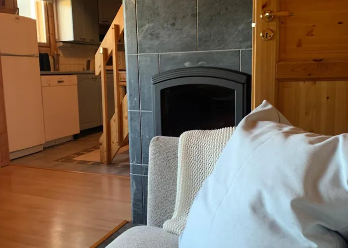 Yllaestoelli 2 D, Aekaeslompolo * 콜라리